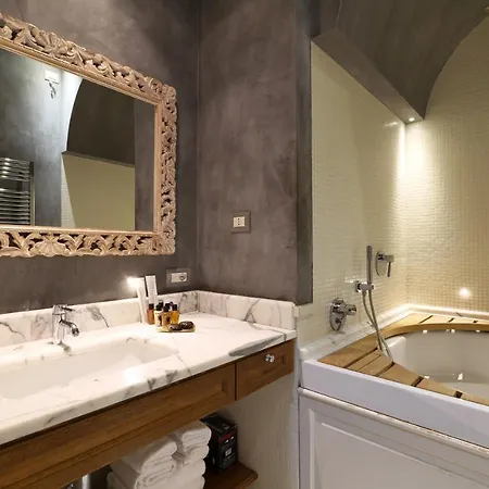 Prestige Boutique - Montenapoleone Apartman 4*